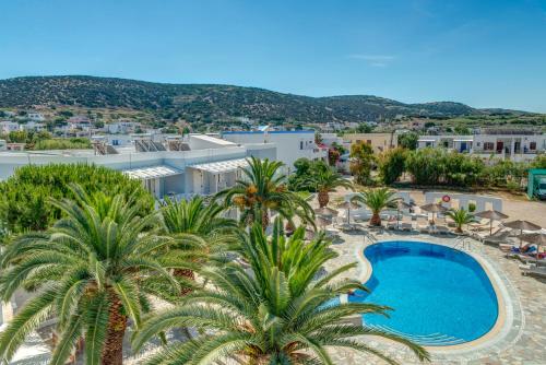 O vedere a piscinei de la sau din apropiere de Hotel Benois