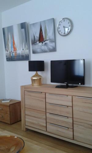 Televisyen dan/atau pusat hiburan di Ferienwohnung Mülli
