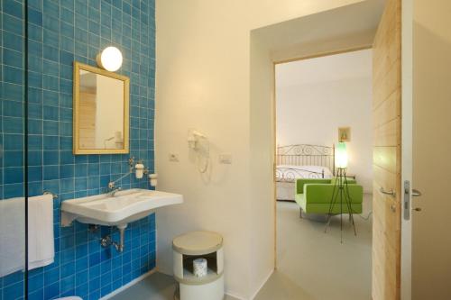 a bathroom with a sink and a toilet at Sopra il Limoneto in Cetara