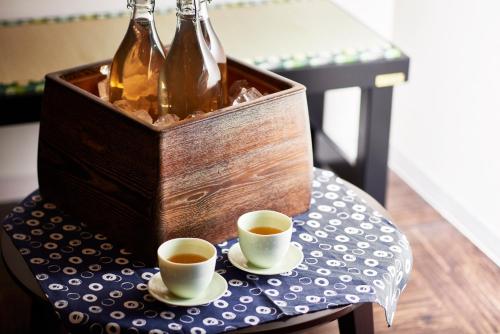 Kaffee-/Teezubehör in der Unterkunft Hotel KAN-RAKU Saitama Honjo-Waseda Hinoki No Yakata