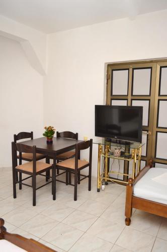Μια τηλεόραση ή/και κέντρο ψυχαγωγίας στο Guest House Lukac