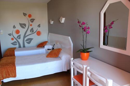 Hotel Los Naranjosにあるベッド