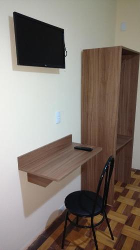 Televisyen dan/atau pusat hiburan di Lotus Hotel & Hostel