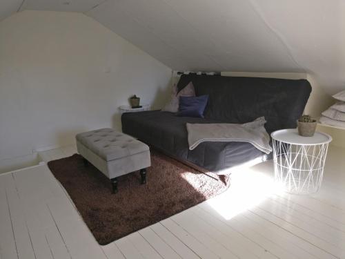 Una cama o camas en una habitación de Lägenhet Färjestaden