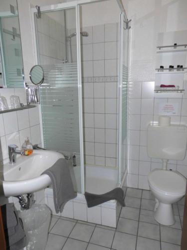 Een badkamer bij Dithmarscher Haus