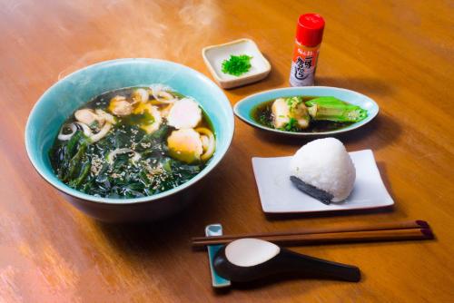 Jídlo v hotelu nebo okolí