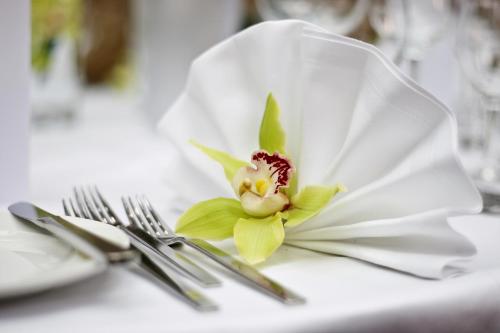 Makanan di atau berdekatan hotel