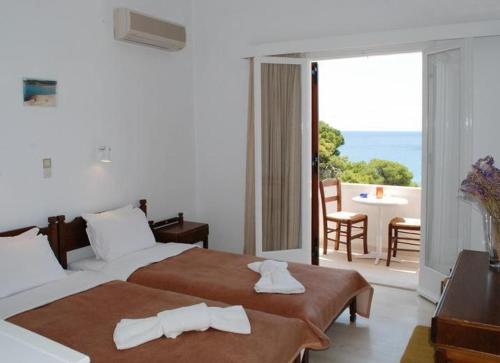 Imagem da galeria de Hotel 3 Adelfia em Agia Marina Aegina