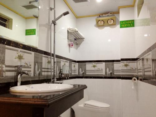 Ninh Binh Central Hotel tesisinde bir banyo