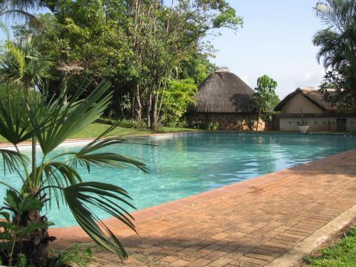 Swimming pool sa o malapit sa Eagles Nest Chalets