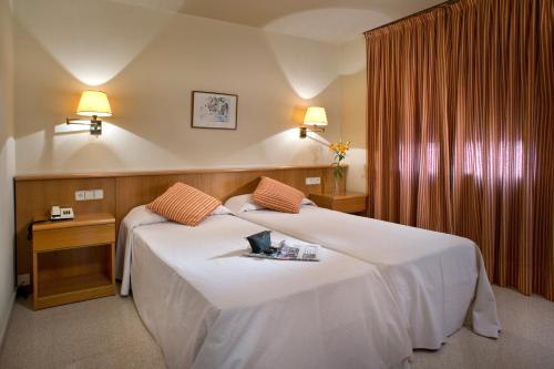 Postel nebo postele na pokoji v ubytování Hotel Restaurant Bon Retorn