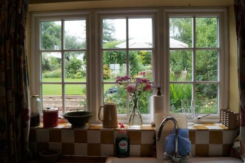 a kitchen window with a view of a yard at Inkerman in Lavant