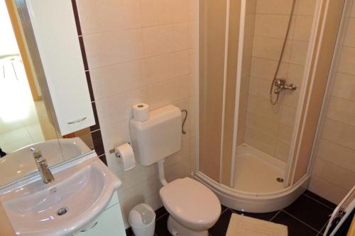 Bilik mandi di Private accommodation KIRINCIC