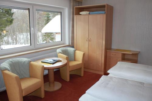 Una cama o camas en una habitación de Hotel Garni Waldhof - Wohlfühlen am Lech