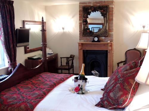 A bed or beds in a room at Willow Tree House 