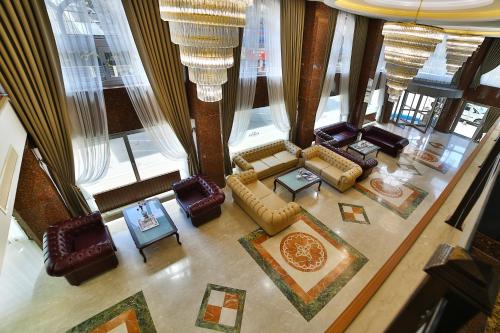 Χώρος καθιστικού στο Elazığ Marathon Hotel