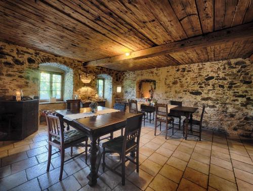 a dining room with a table and chairs in a building at Weingut Langmayer in Wösendorf