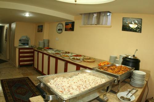 Comida en o cerca de este hotel
