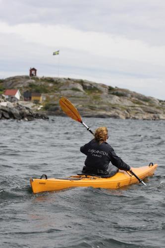 a person sitting on a kayak in the water at Kajkanten Vrångö in Vrångö