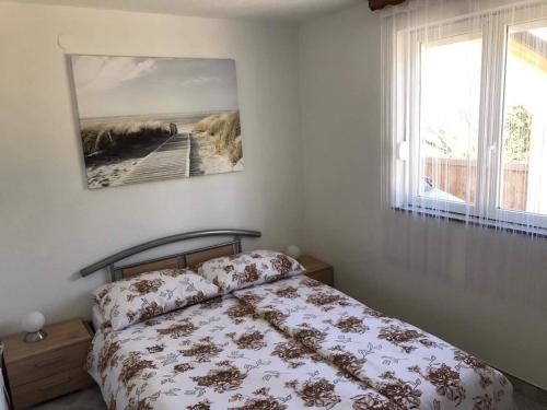 a bedroom with a bed and a painting on the wall at Lavanda Haus in Vodnjan