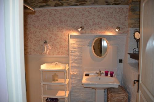 Phòng tắm tại La Tour du Lion