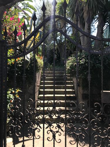 Taman di luar Bella Sorrento B&B