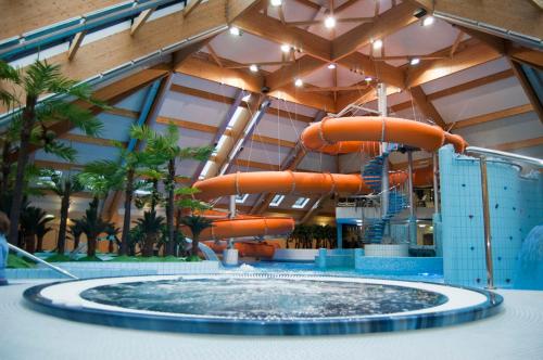 a water park with a slide in a building at Kompleks Zagroń Istebna in Istebna