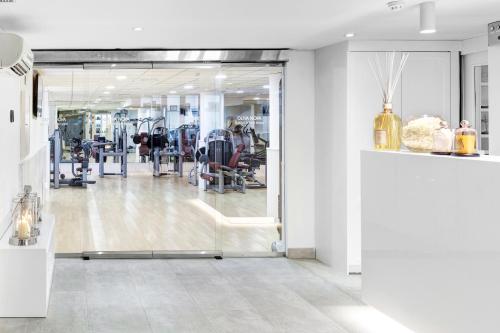 a room with a gym with a glass door at Oliva Nova Beach & Golf Hotel in Oliva