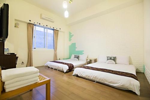 En eller flere senge i et værelse på 百分百民宿
