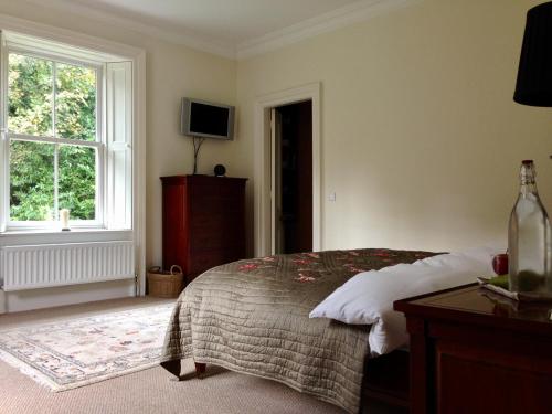 A bed or beds in a room at Blackhill Woods Retreat