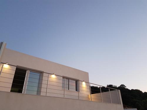 Το κτήριο όπου στεγάζεται  το διαμέρισμα