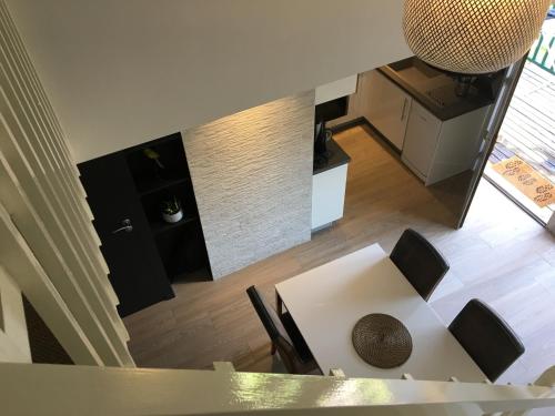 a living room with a table and a kitchen at Appart AQUITANIA, PLAGE in Capbreton