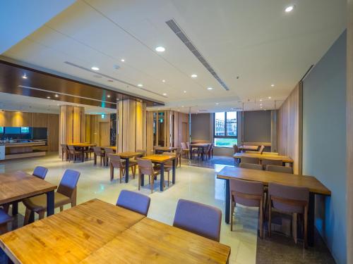 Restaurace v ubytování 薇風情汽車旅館 - 鳳山館