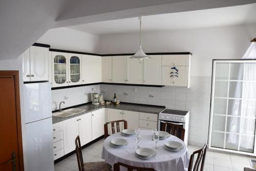 Kuchyň nebo kuchyňský kout v ubytování Villa Evi
