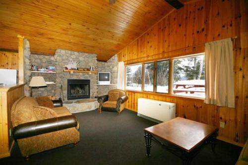 Ruang duduk di Gunflint Lodge