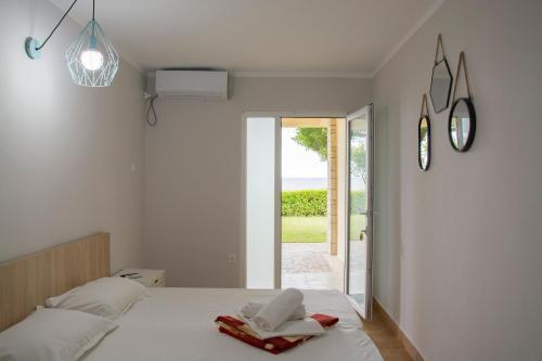 Un pat sau paturi într-o cameră la Vila Rasarit de Soare