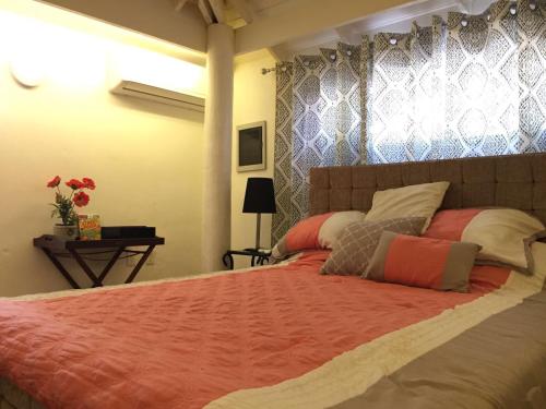 Voodi või voodid majutusasutuse Flamingo Sunsets Apartment toas