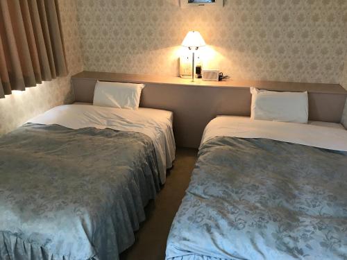 מיטה או מיטות בחדר ב-Hotel Muroran Hills