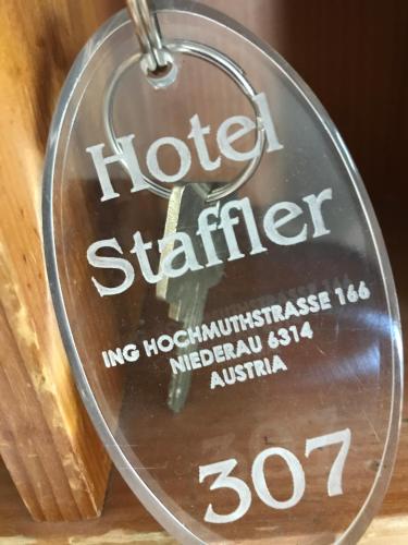 Certificado, premio, señal o documento que está expuesto en Hotel Staffler