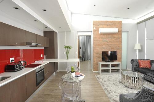 Kjøkken eller kjøkkenkrok på Urban Oasis Apartments at Paragon