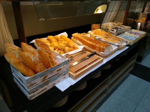 a bakery with bread and other food items on a counter at Parador de La Granja in La Granja de San Ildefonso