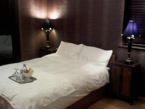 A bed or beds in a room at Mulberry House 