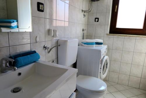 Bilik mandi di Apartment Lara