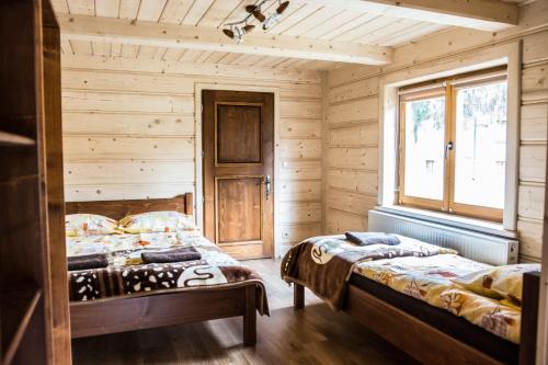 Säng eller sängar i ett rum på Pokoje goscinne u Jozka