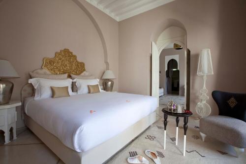 A bed or beds in a room at Riad Nashira & Spa