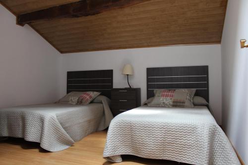 Una cama o camas en una habitación de Lazkotzenea