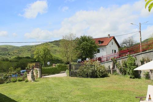 Un paisaje natural cerca of the country house
