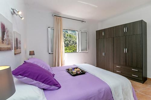 Postel nebo postele na pokoji v ubytování Town House Cas Decu
