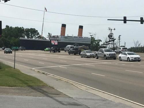 a traffic light with cars driving on a highway at Smoky View Inn in Pigeon Forge