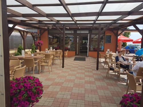 En restaurant eller et andet spisested på Villa Stella SPA
